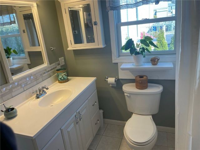 4 Bayview Avenue 2, Bristol, RI 02809