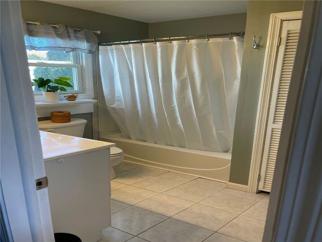 4 Bayview Avenue 2, Bristol, RI 02809