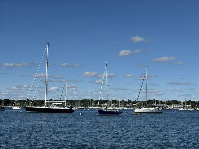 4 Bayview Avenue 2, Bristol, RI 02809