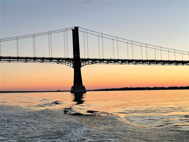 4 Bayview Avenue 2, Bristol, RI 02809