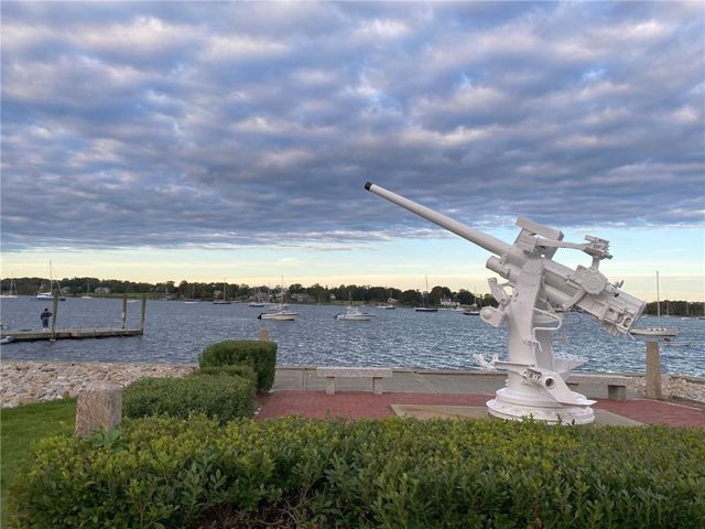 4 Bayview Avenue 2, Bristol, RI 02809