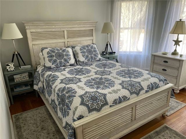 4 Bayview Avenue 2, Bristol, RI 02809