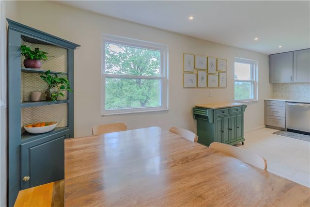82 Claireview Dr, Scott Twp, PA 15106