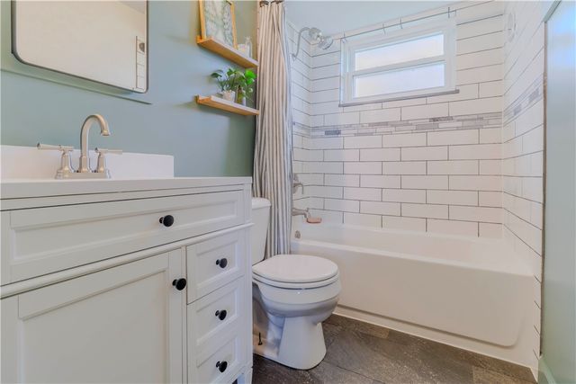 82 Claireview Dr, Scott Twp, PA 15106