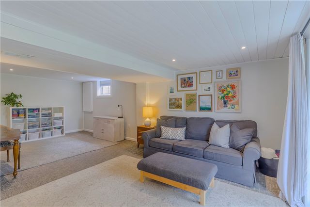 82 Claireview Dr, Scott Twp, PA 15106
