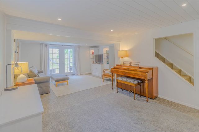 82 Claireview Dr, Scott Twp, PA 15106