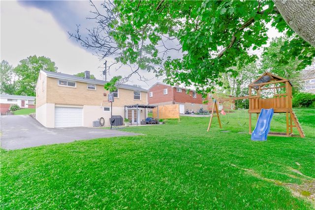 82 Claireview Dr, Scott Twp, PA 15106