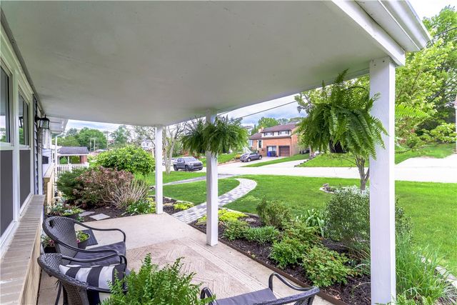 82 Claireview Dr, Scott Twp, PA 15106
