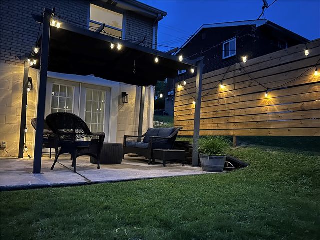 82 Claireview Dr, Scott Twp, PA 15106