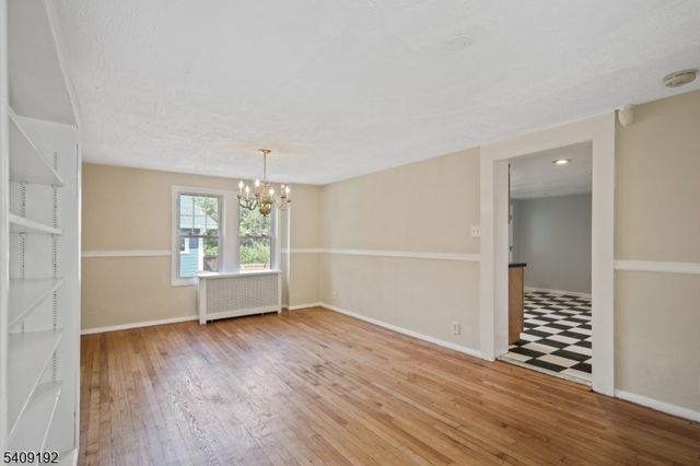 81 Summit Ave, Chatham Boro, NJ 07928