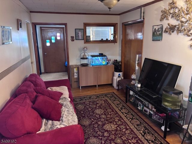 81 Summit Ave, Chatham Boro, NJ 07928