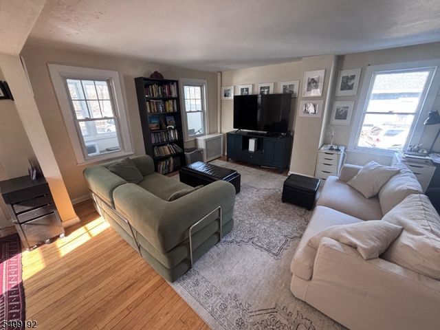 81 Summit Ave, Chatham Boro, NJ 07928