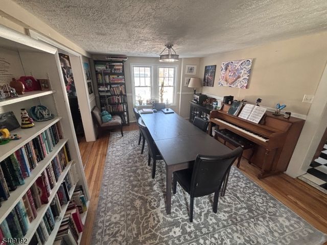 81 Summit Ave, Chatham Boro, NJ 07928