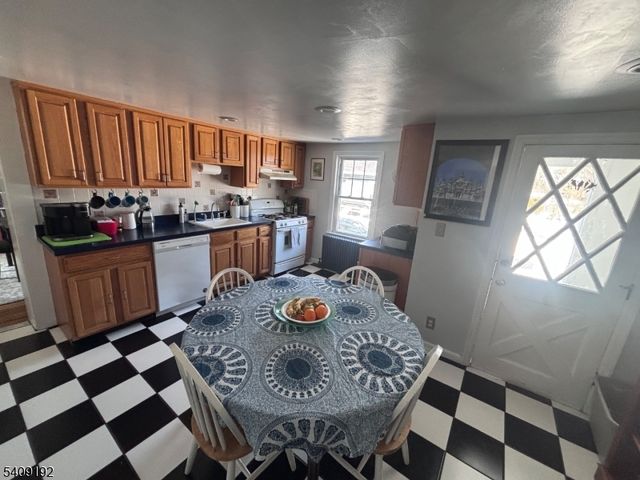 81 Summit Ave, Chatham Boro, NJ 07928