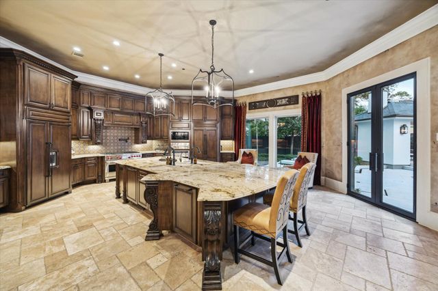 11095 Memorial Drive, Houston, TX 77024