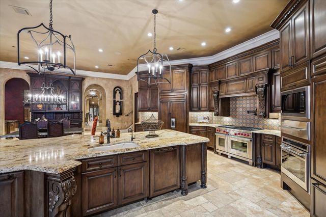 11095 Memorial Drive, Houston, TX 77024