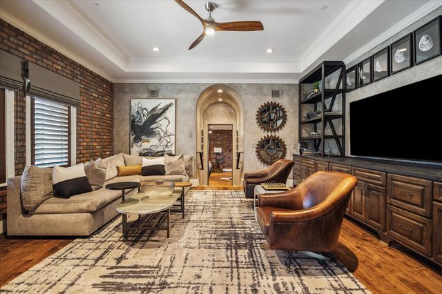 11095 Memorial Drive, Houston, TX 77024