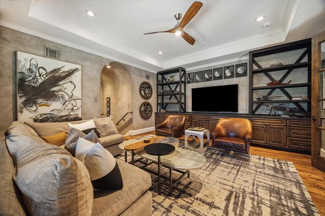 11095 Memorial Drive, Houston, TX 77024