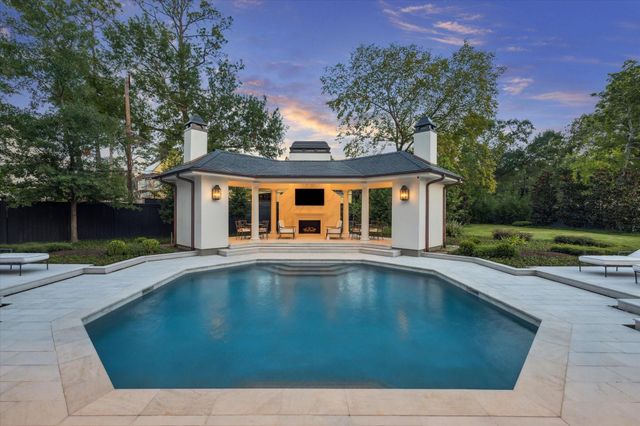 11095 Memorial Drive, Houston, TX 77024