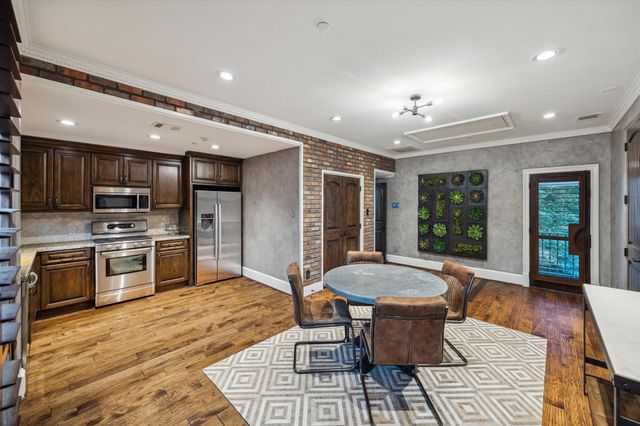 11095 Memorial Drive, Houston, TX 77024