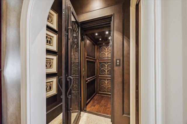 11095 Memorial Drive, Houston, TX 77024