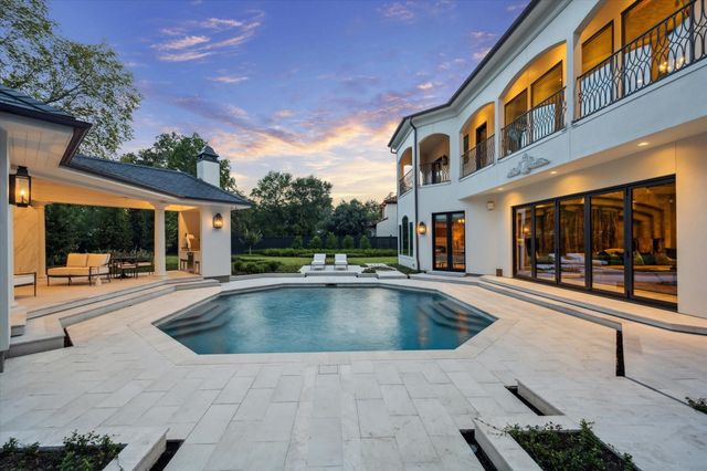 11095 Memorial Drive, Houston, TX 77024