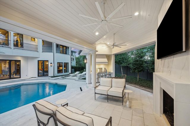 11095 Memorial Drive, Houston, TX 77024