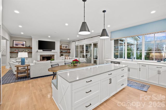 222 Anthony Circle, Charlotte, NC 28211