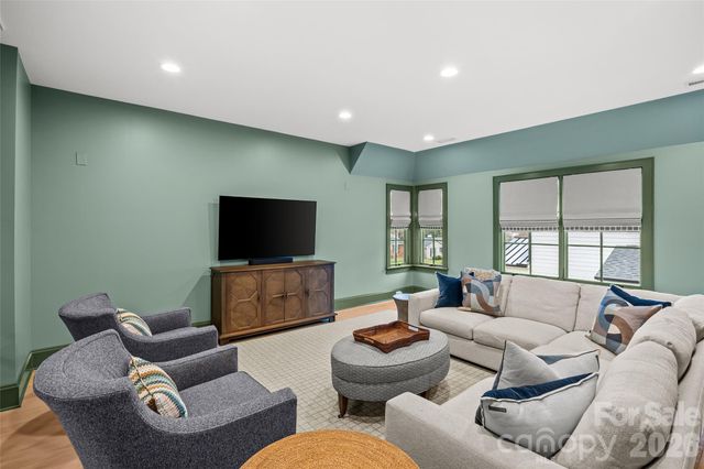 222 Anthony Circle, Charlotte, NC 28211