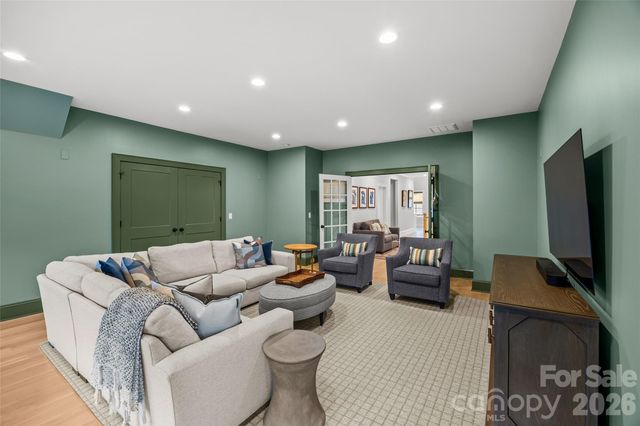 222 Anthony Circle, Charlotte, NC 28211