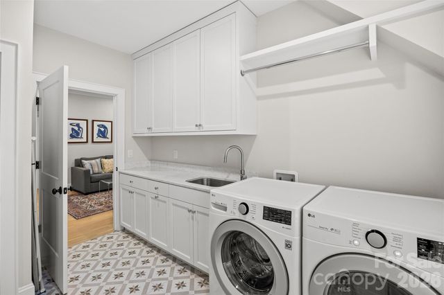 222 Anthony Circle, Charlotte, NC 28211