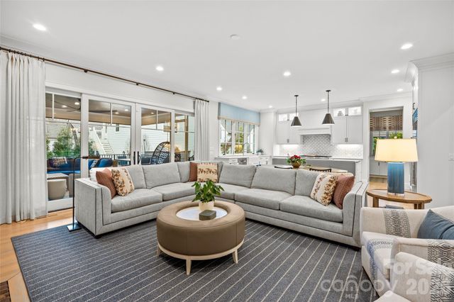 222 Anthony Circle, Charlotte, NC 28211