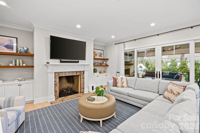 222 Anthony Circle, Charlotte, NC 28211