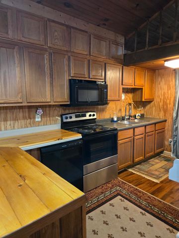 4190 COUNTY HOME RD, Savannah, TN 38372