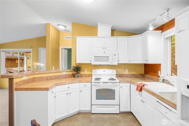 920 E Mason Lake Drive E, Grapeview, WA 98546