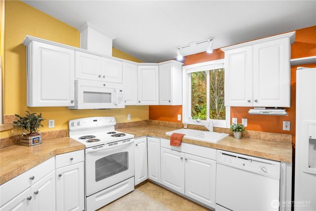 920 E Mason Lake Drive E, Grapeview, WA 98546