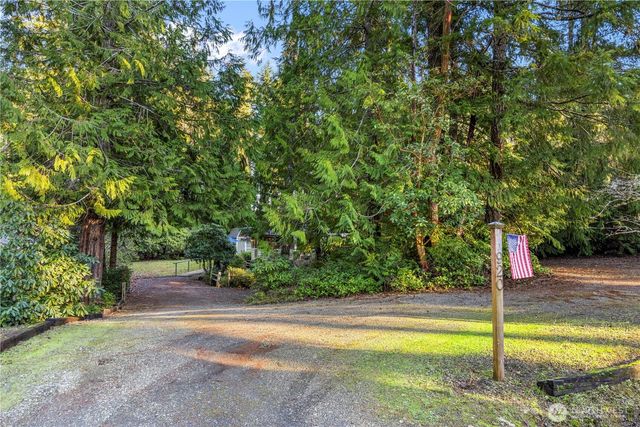 920 E Mason Lake Drive E, Grapeview, WA 98546