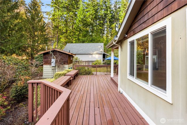 920 E Mason Lake Drive E, Grapeview, WA 98546