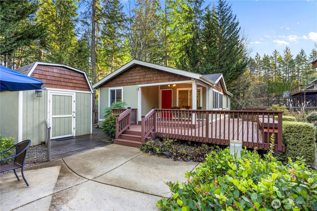 920 E Mason Lake Drive E, Grapeview, WA 98546