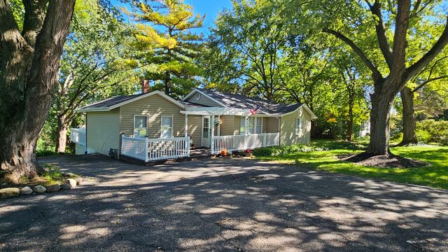 1105 S Hough Street, Barrington, IL 60010