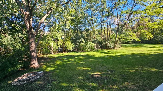 1105 S Hough Street, Barrington, IL 60010