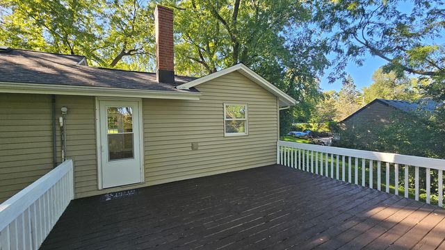 1105 S Hough Street, Barrington, IL 60010