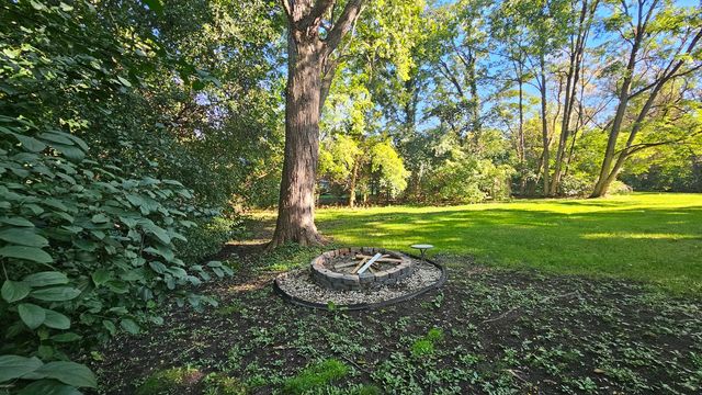 1105 S Hough Street, Barrington, IL 60010