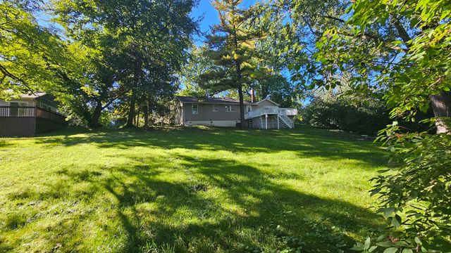 1105 S Hough Street, Barrington, IL 60010