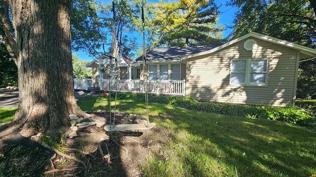 1105 S Hough Street, Barrington, IL 60010