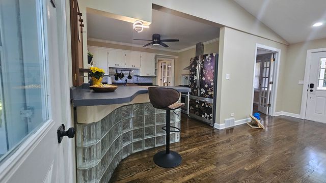 1105 S Hough Street, Barrington, IL 60010