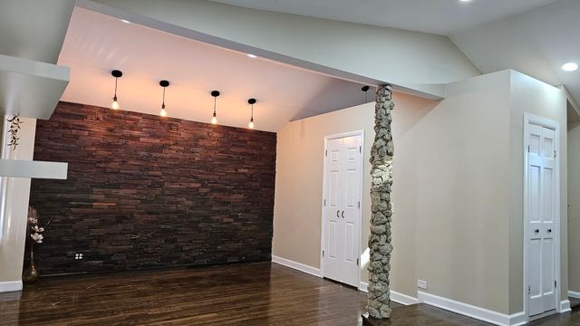 1105 S Hough Street, Barrington, IL 60010