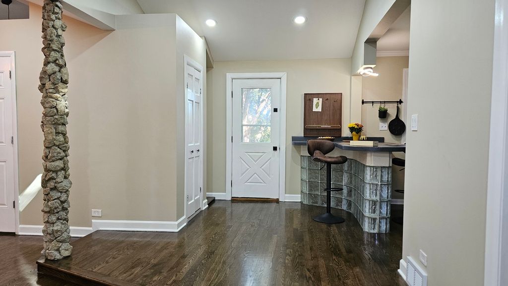 1105 S Hough Street, Barrington, IL 60010 — photo 4