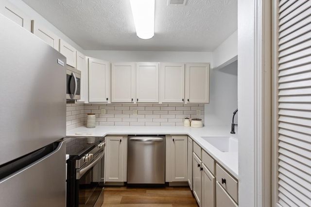 476 Teal Court, Roswell, GA 30076