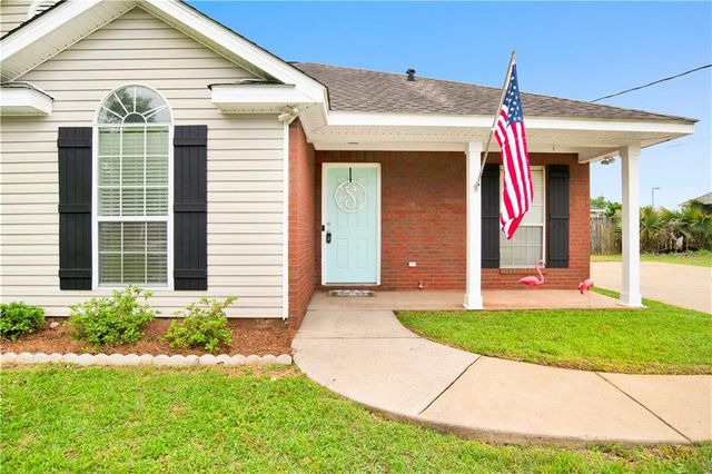 10729 Southern Oaks Court, Grand Bay, AL 36541